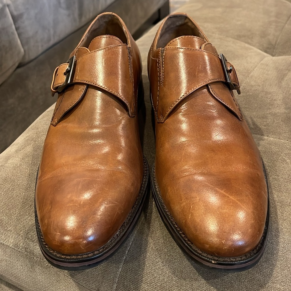 Johnston & Murphy men’s tan dress shoes. Size 9 1/2